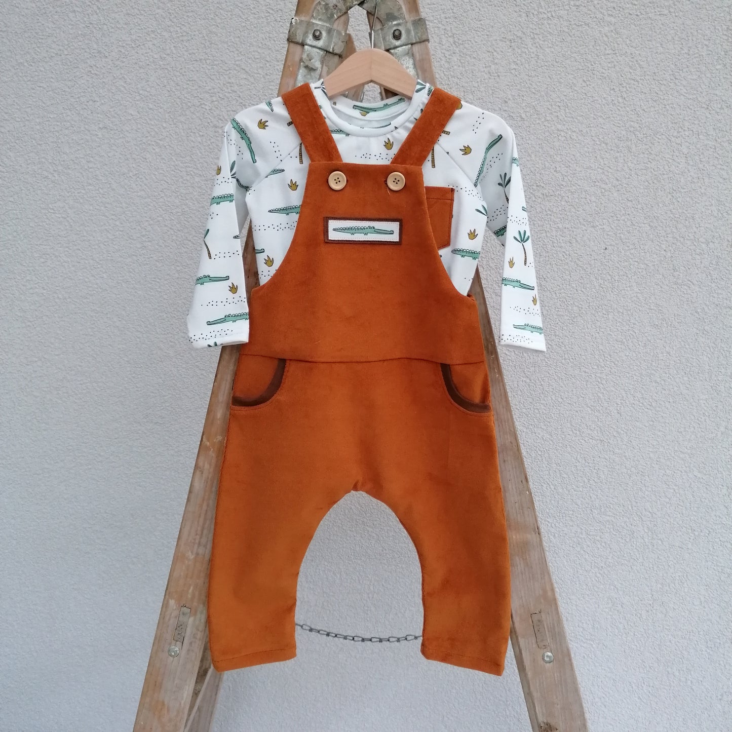 Latzhose